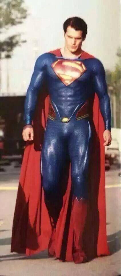 𝘼𝙜𝙚𝙄 on X: “@TheFatMovieGuy: The first set pic of Henry Cavill in the  new Superman suit. #SupermanVsBatman  / X