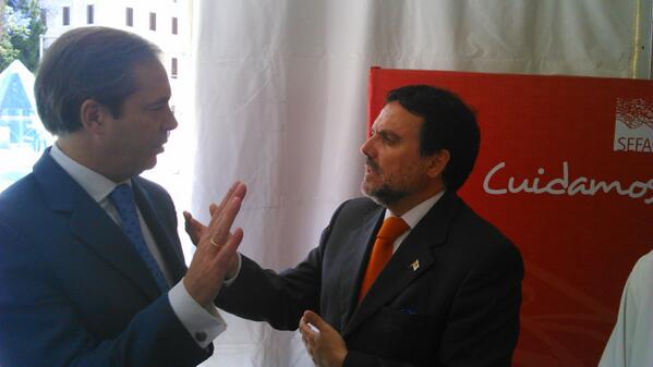 congresosefac14's tweet photo. Los presidentes de Cecofar, Antonio Pérez Ostos, y del Icofma, Francisco Florido, en #carpasefac #sefactuiteros http://t.co/D7qWxIwj86