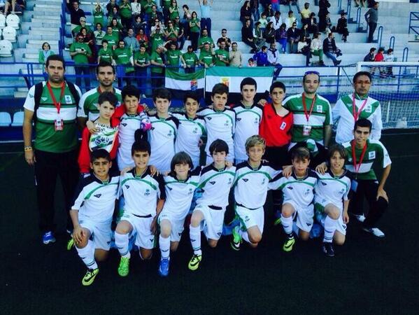 OscarDePaula9's tweet photo. Selección Extremeña Sub-12. Entre la 8 mejores de España. Arrigorriaga (Bilbao), Mayo 2014. http://t.co/zFfAeBsUP7