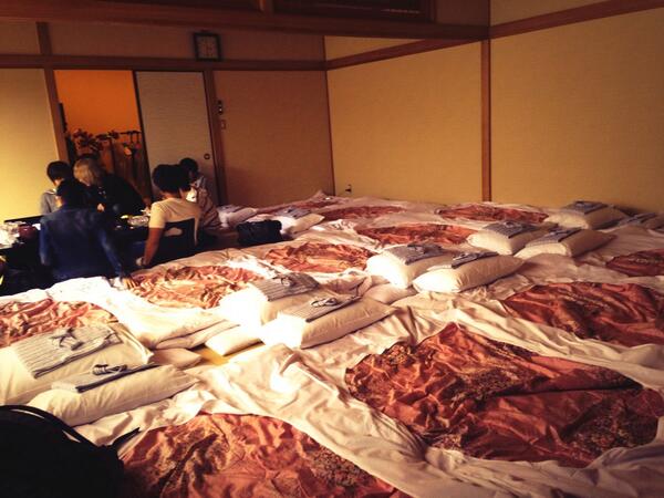 大川 慶吾 on Twitter: "ゼミ合宿きたけど12人雑魚寝って修学旅行みたい(((o(*ﾟ▽ﾟ*)o)))笑  http://t.co/QSyzmg36ZU" / Twitter