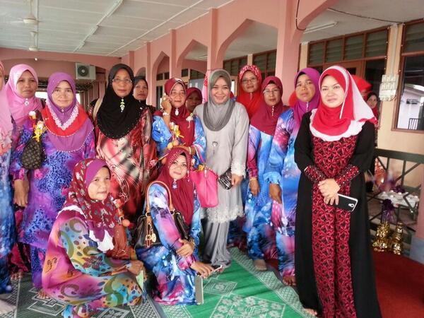 Steady AJK Wanita Sembrong slps Majlis Khatam AlQuran.. <a href="/HishammuddinH2O/">Hishammuddin Hussein 🇲🇾</a> <a href="/ShahrizatJalil/">Shahrizat Jalil</a> <a href="/linasembrong/">Noraslina DZA</a> <a href="/musalmah7559/">Musalmah</a>