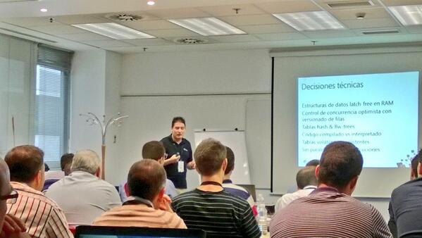 erincon's tweet image. #SQSummit: Rubén contando experiencias en clientes con #InMemoryOLTP. #SQL14 Mas que aspectos teóricos!!
