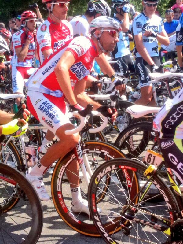 Domani il <a href="/giroditalia/">Giro d'Italia</a> arriva in provincia di Cuneo.. ecco uno scatto del grande <a href="/StefanoGarzelli/">Stefano Garzelli</a> ad Alba..