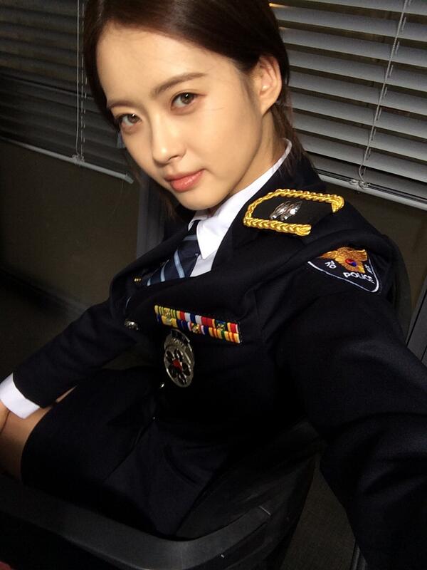 polonsori's tweet photo. 찌릿! RT @FloARA211: -너희들은 포위됐다- *^ㅡ^* http://t.co/mTcrdFUPos