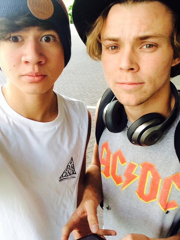 5SOS's tweet image. OFF! To do things!