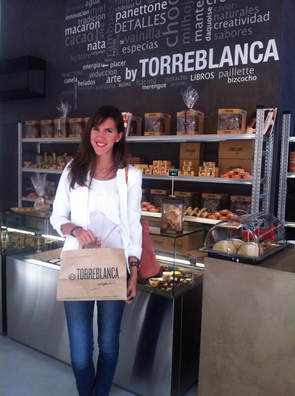 astreetstyle's tweet photo. A casa que me llevo una de las famosísimas milhojas de @By_Torreblanca. Las habéis probado ya? http://t.co/LjQ3Bly3sx