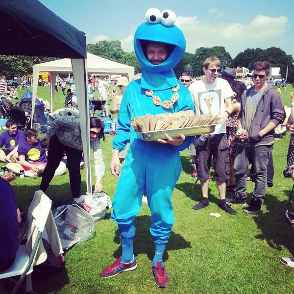 DoubleTree's tweet photo. Spotted! @doubletreeleeds at the recent charity boat race in #Leeds, handing out cookies to attendees #CookieMonster http://t.co/Nr09TidVnN