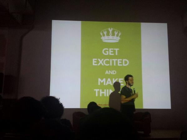 dariochai's tweet image. Lezione al #fablabtorino #arduino #officinearduino