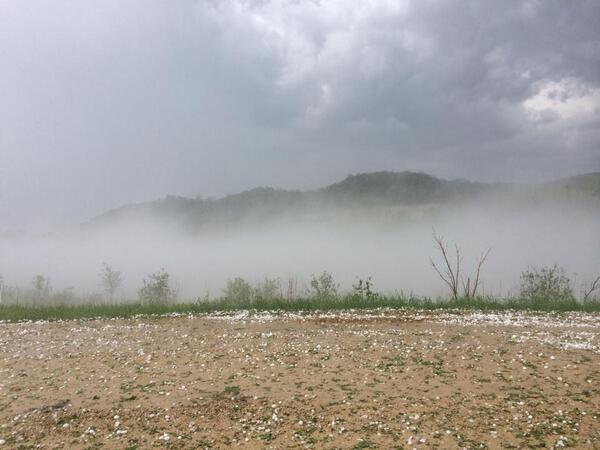 5BlueMedia's tweet photo. Spring storms roll across Eastern Iowa, May 20th.  #storms #weather http://t.co/sfzwrYsCoj