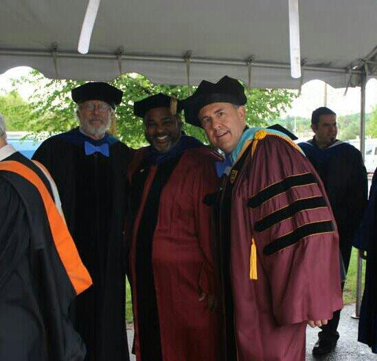 Binx_Bee_'s tweet photo. @Professor_Boyd Professat the #UMLCommencement #uml2014 http://t.co/QPcE5oFZfF
