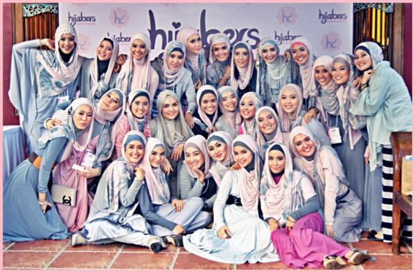 HijabCampus's tweet photo. Booming Hijabers Diawali dari Menjamurnya Komunitas Hijaber http://t.co/9AQBXfGN0G