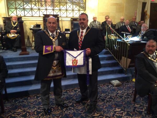 RIDeMolay's tweet photo. A Master Mason's apron for the EO in Rhode Island presented by MW Russell R Davis Grand Master @RIDeMolay http://t.co/plZUeOJc15