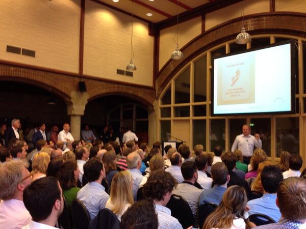 #dml14 gezellig druk. <a href="/StevenVBe/">Steven Van Belleghem</a> was inspirerend. boodschap: in goede tijden nadenken over what could kill you?