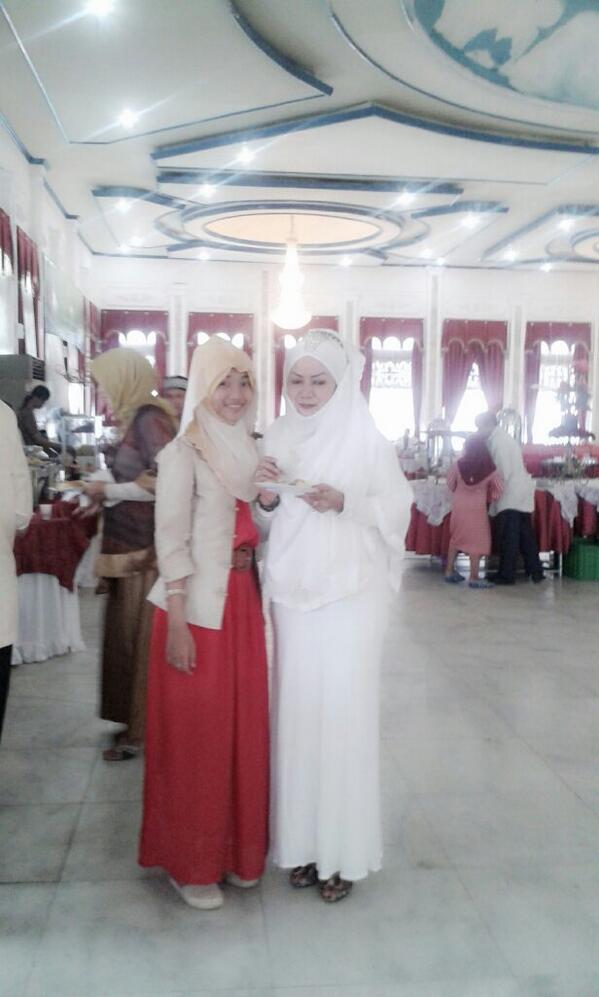 R_Syahfirda's tweet photo. W/my grandmother http://t.co/wDNvYvolw8