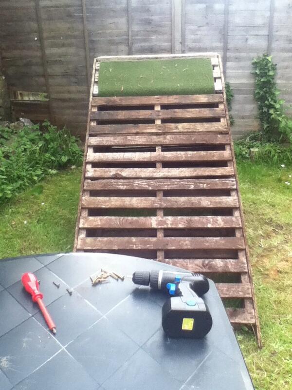 jde_bro's tweet image. Productive morning fixed the ramp, now to dig out the snowflex #backyardsetup #skithesummer #whowantsago