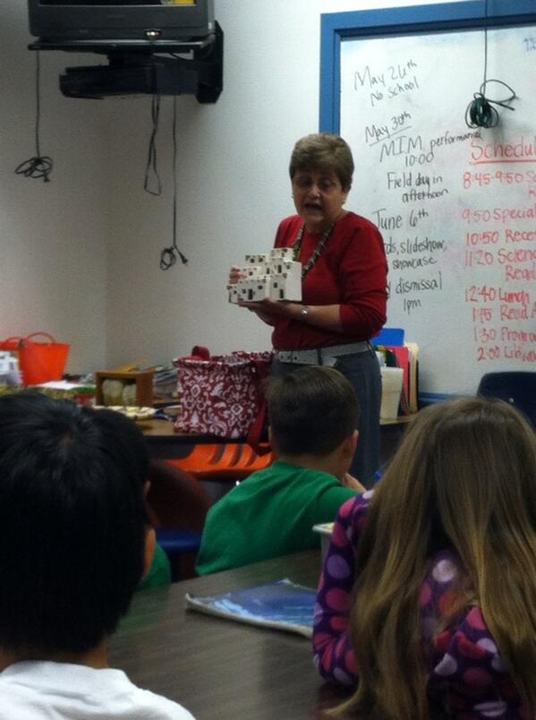 TheOwlClass's tweet photo. 1 of our favorite volunteers, Mrs. Seay, presents to us on her trip to visit Pueblo American Indians in the southwest http://t.co/GS45ZnrNPw