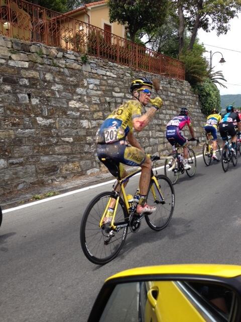 Bjerring007's tweet image. Cykelryttere - ikke fodboldspillere...."@tinkoff_saxo: @chris_anker has crashed hard on today's stage in the #giro - http://t.co/mSxoODd2iK"