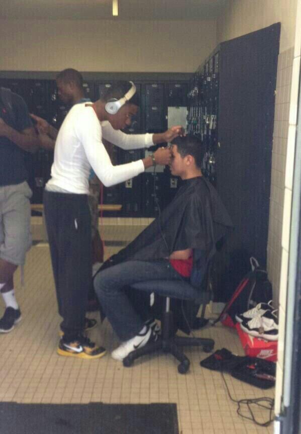 FunnyPicsDepot's tweet photo. when u bouta spit game to a female in ur 5th period http://t.co/FnNpKGJkgF
