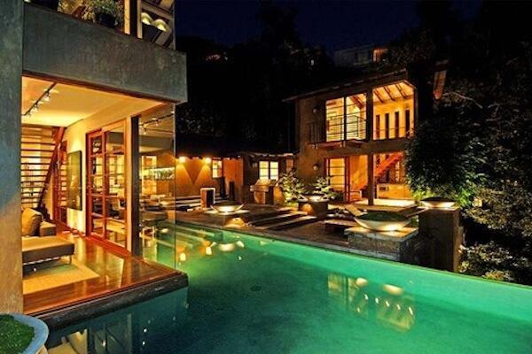 CrisCaceres23's tweet photo. "@Es_Lujo: Casa de Calvin Harris. http://t.co/kFMdE5PauW"@TeresaMtnez94 aqui grabó summer