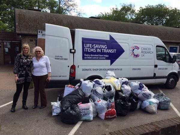 vikkiSWwelling's tweet image. Bexley slimmers donate over £5000 worth of clothes 'too big' to @CR_UK  @BexleyTimes @newshopper
