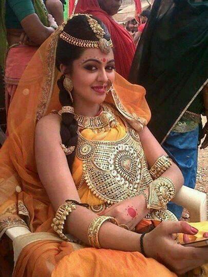 Adelya_SONE's tweet photo. Shafaq Naaz as Kunti http://t.co/6Nm8ra3fdT