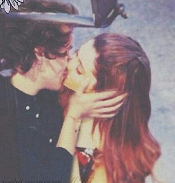 Every time your lips meet mine,I fall in love with you all over again. 💘