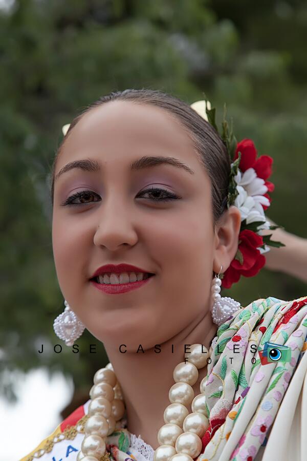 Yeclana's tweet photo. @TodosobreYecla  @yeclaorg  @SanIsidroYecla #SanisidroYecla @YeclaCapital @Foto_Casielles  Mª Asunción Soriano6ªDama http://t.co/rjR1YXj6Km