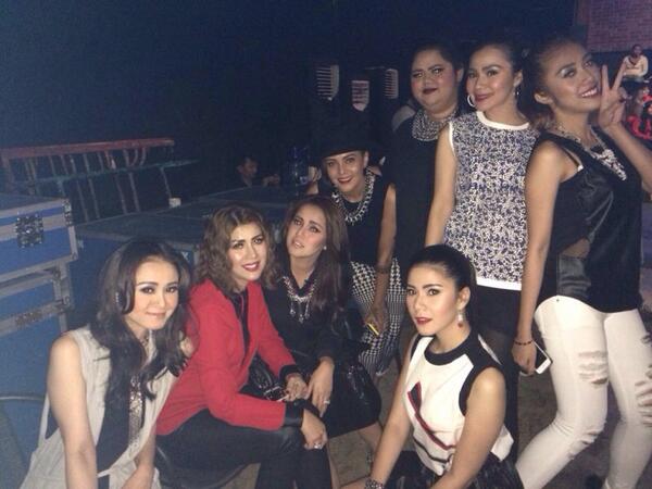 olla_ramlan's tweet photo. Taping INI TALKSHOW NET.TV with my sisters.... http://t.co/1rHAVj4UcJ