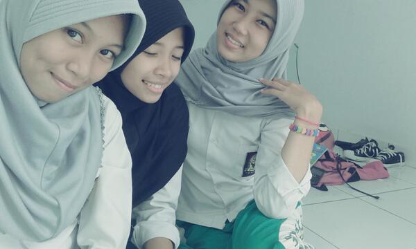 Lindd27's tweet photo. hybessstttttttt! @tirsaFDC @Nurullia017 http://t.co/VIHEODGga7