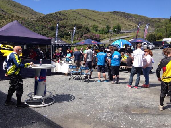 DHSTINIOG's tweet photo. Top day @DHSTINIOG with @AthertonRacing @gee_atherton @Dan_Atherton @rachelatherton @SluggerBeaumont @TaylorVernon67 http://t.co/vh07Txbdni