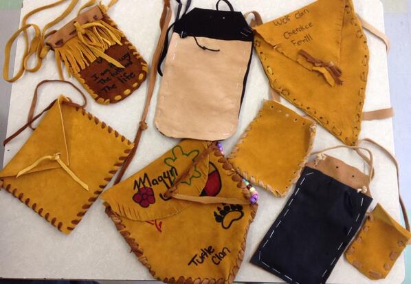 MoiraSSnews's tweet image. RT @kcoleMSS: Making medicine bags for our medicine walk. Some of the finished products! #MohawkLanguage #MSS