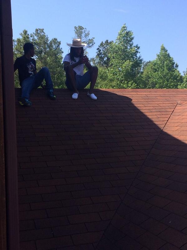sadmessiah's tweet photo. these high ass niggas at my house http://t.co/X5lBeNk3bO