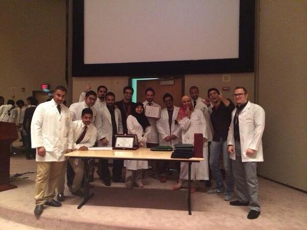 qayem6bebk's tweet photo. اعضاء فريق #قيم_طبيبك مع دكتورة عبير عرب رئيسة منهج سلامة المرضى http://t.co/Z6WSIEKmuO