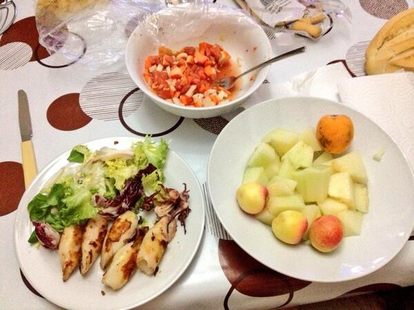 16Boza's tweet photo. Pedazo de cena como me cuida eeeeeeeee http://t.co/w3NCzfrUtX