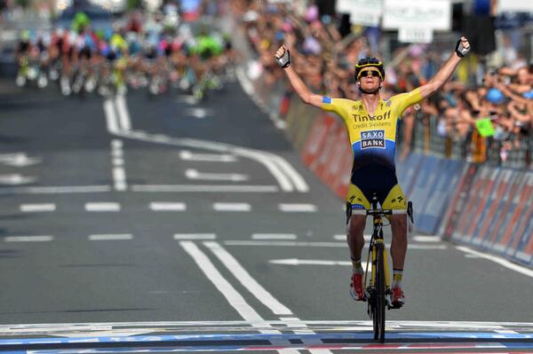 giroditalia's tweet photo. A long dive to Savona for a fantastic solo victory!
@mickrogers wins Giro d'Italia stage 11! @tinkoff_saxo #Giro http://t.co/F92N6byFnZ