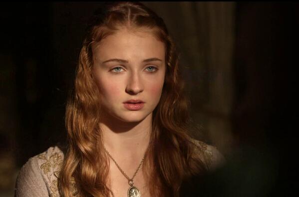 telepizza_es's tweet photo. Sansa Stark nunca se pierde las FAMILIARES A 5€ http://t.co/t4VSUv4BnV