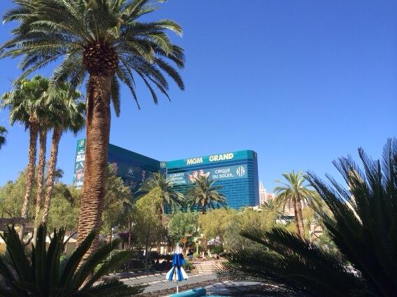 MGMGrand's tweet photo. It's another beautiful day in #Vegas. RT if you want to trade places. http://t.co/laZgG2n5T1
