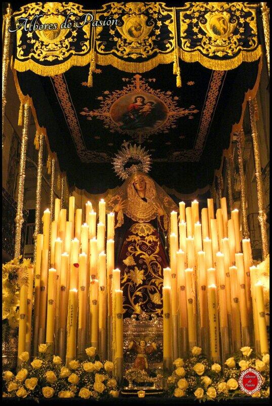 AlboresdePasion's tweet photo. Consolación Linares- Miercoles Santo 2014
@SSantaLinares @FtsSSantaLin @SemanaSLinares @Entrevalares http://t.co/UZzqS3WwOS