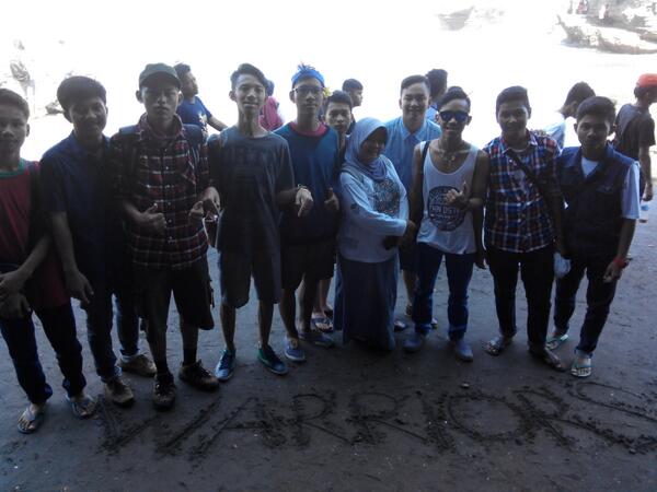 Warriors4S's tweet photo. Ada mamanya warrior juga nih ikut foto;D http://t.co/X2N5JHsQjG