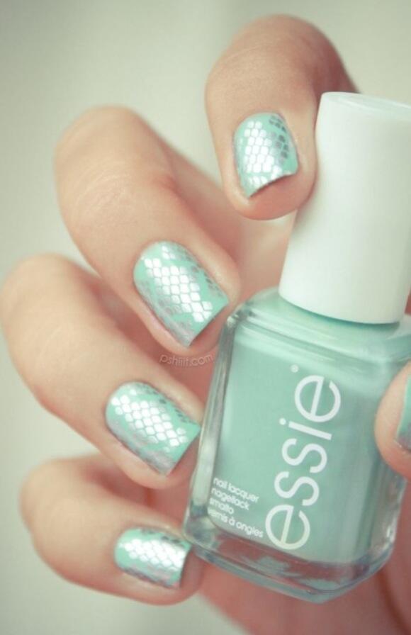Jadeelliott85's tweet photo. Loving these #nails #essie #pythoneffect ❤️💋👌💅 http://t.co/x4kfSpO89p