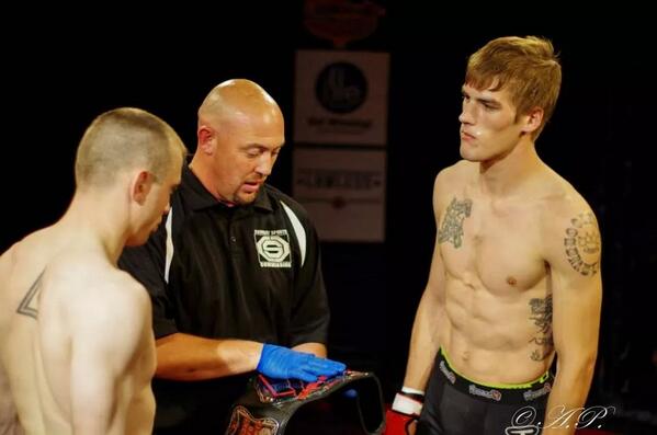 2tooTough's tweet image. Gimmie my belt!!#2tuff