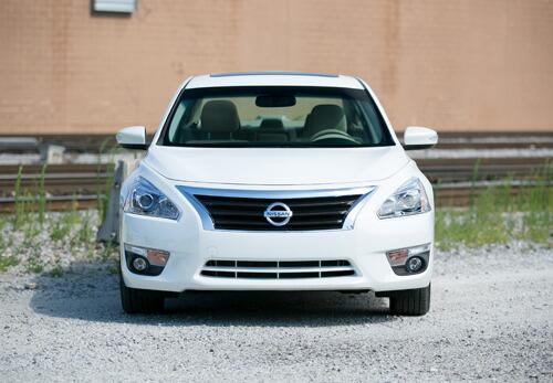 NissanUSA's tweet photo. RT @carsdotcom The most affordable midsize sedan? Congrats to the 2014 #Altima! Find out why: http://t.co/quqZriRkVq http://t.co/R8Ieh5oAO5