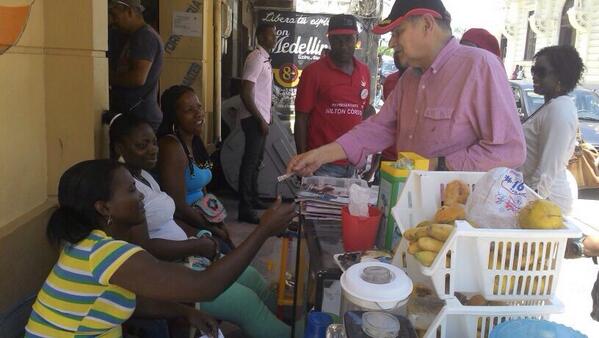 HoracioSerpa's tweet photo. Recorrido por las calles de Quibdó. #SantosPresidente http://t.co/h5PZZOWul7