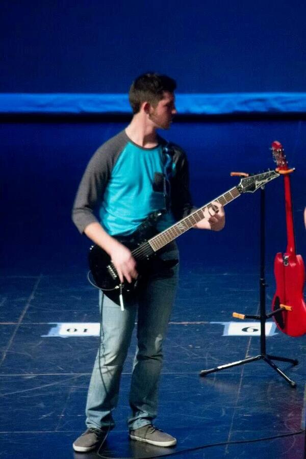 DivisiBand tweet picture