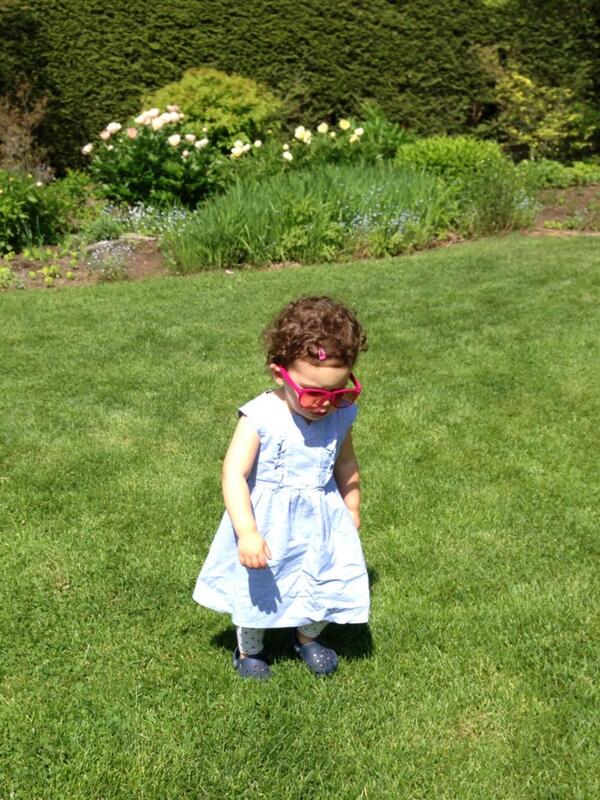 EvieMatt's tweet photo. Started off The Big Day working on my tan, then living it up at the water table. @Marionro @hadleym @carey http://t.co/qQ8iCJaIQd