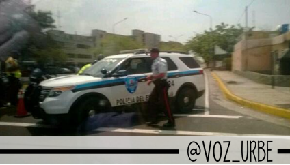 meison27's tweet photo. "@twittar27: Se llevan estudiantes detenidos de
l a URBE en estos momentos. 2pm #Maracaibo #21M http://t.co/HK4M2abJrl"