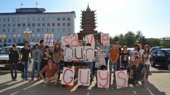 WictoriaV's tweet photo. Спасите.
#SaveOurGuys http://t.co/z6f11MfOGQ