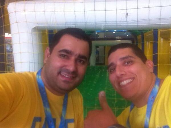 CruvinelRoberto's tweet photo. Em campo para garantir a artilharia no Controle Day. #TCO@gynarc @AndersonBAraujo @anderindalecio @leoqueiroztim http://t.co/IbpWEIvCLZ
