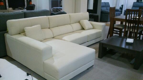 ARTE_DISE's tweet photo. SOFA CHAISE LONGUE EN PIEL MARFIL, ASIENTOS DESLIZANTES Y RESPADOS RECLINABLES,AHORA EN LIQUIDACION. NO TE LO PIERDAS http://t.co/zIkG7GNUq0