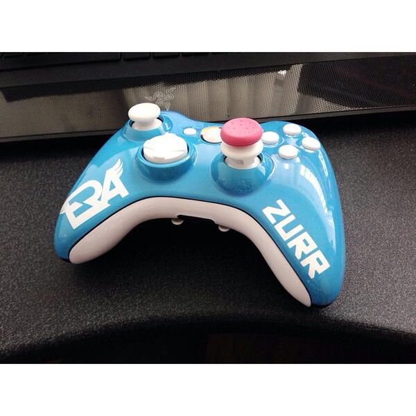 Zurr's tweet photo. Honestly in love with my controller now! Scuf hybrid + custom faceplate + KontrolFreeks! http://t.co/SGOO7Ti9AC